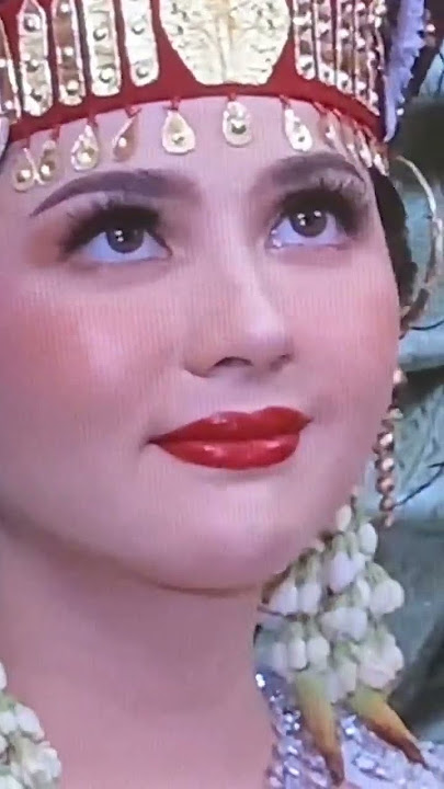 OTTO HASIBUAN PEMBERKATAN ADAT BATAK KEPADA ANAKNYA YAKUPHASIBUAN DAN JESSICAMILA TERSENYUM CANTIK