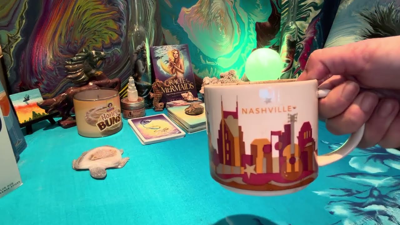 Cancer ♋️ 1- March 🧜🏻‍♀️ Oracle of the Mermaids 🧜🏻‍♀️🐬 Turn Away from the Past Towards Hope 