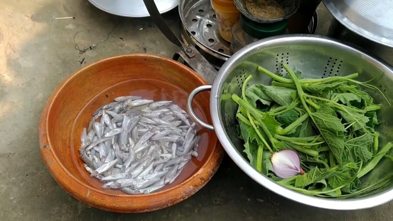 গ্রামের শক্তিশালী বউ হয়ে রোজার আগে  দুইটা বড় কম্বল ধুইলাম মাটির হাঁসালে খোলা আকাশের নিচে রান্না