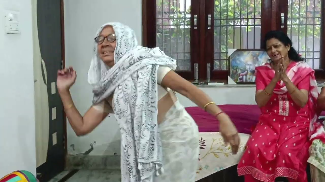 Viral अम्मा सखी  का ज़ोरदार डांस 💃🌹ज़रूर देखें 😃