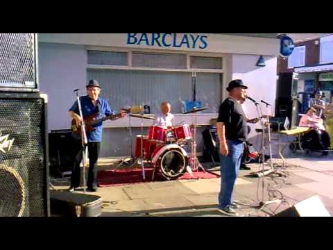 Tremblin knees - Killay 2011.mp4