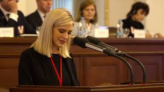 Témoignage d'Olivia Maurel, née de gestation pour autrui (GPA) au Parlement Tchèque (sous-titres FR)