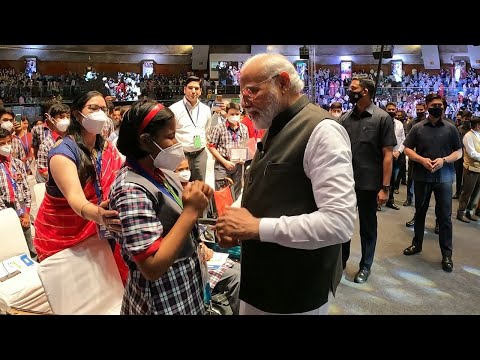 Video: Narendra Modi Nettoværdi: Wiki, Gift, Familie, Bryllup, Løn, Søskende