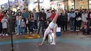 🇹🇼#台灣 #台北西門町 街頭藝人表演👧#TAIWAN #TAIPEI #Ximending Street Performance🧎‍♀️🤸🏼‍♀️🤾🏼‍♀️台北西門町ストリートパフォーマンス