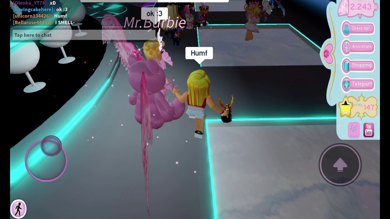 Royale High Trading! Trading Bloxy Award! (SOMEONE GOT THEIR DREAM ITEM
