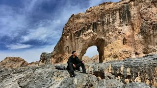 徒步翻山越岭  寻一远古巨象一人独享  悬崖下的迷宫村落岁月荒凉