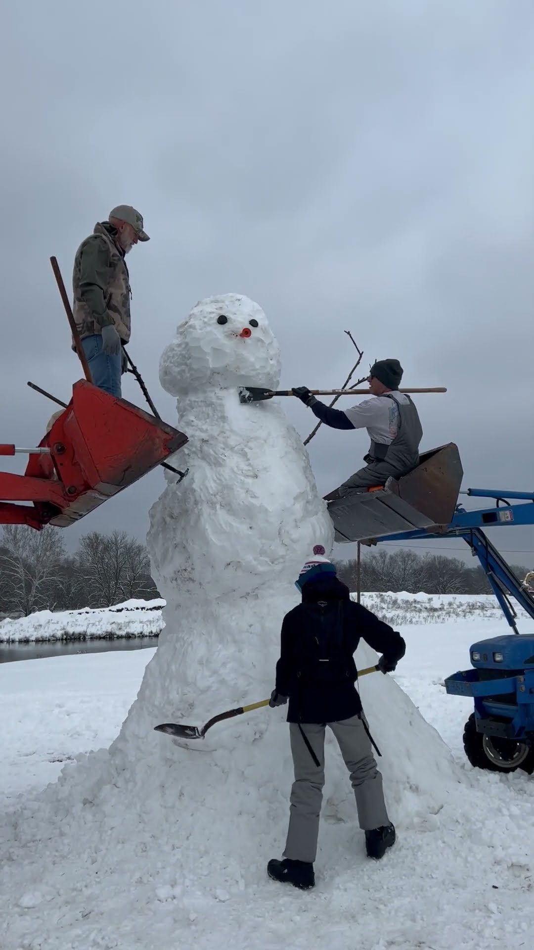 Building a Giant Snowman || ViralHog