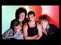 Queen - Thank God it&#39;s Christmas (1 hour)