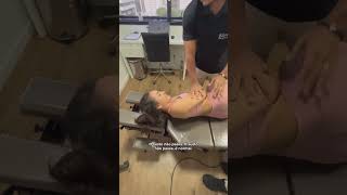 Primeira Sessão De Quiropraxia Em Menina Com Escoliose