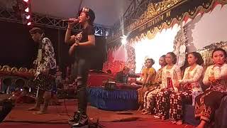 Cak percil bareng Della Monica...                      Ki dalang Eddy Siswanto MC