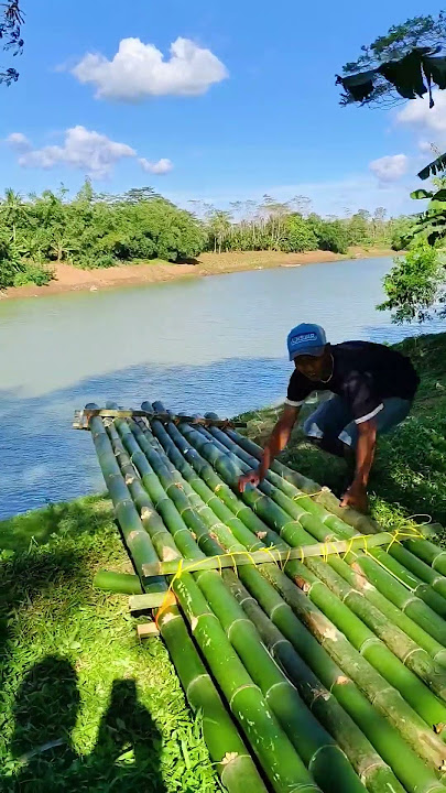 making a bamboo raft to go around a big river #boat #sailingboat #bambooraft #river
