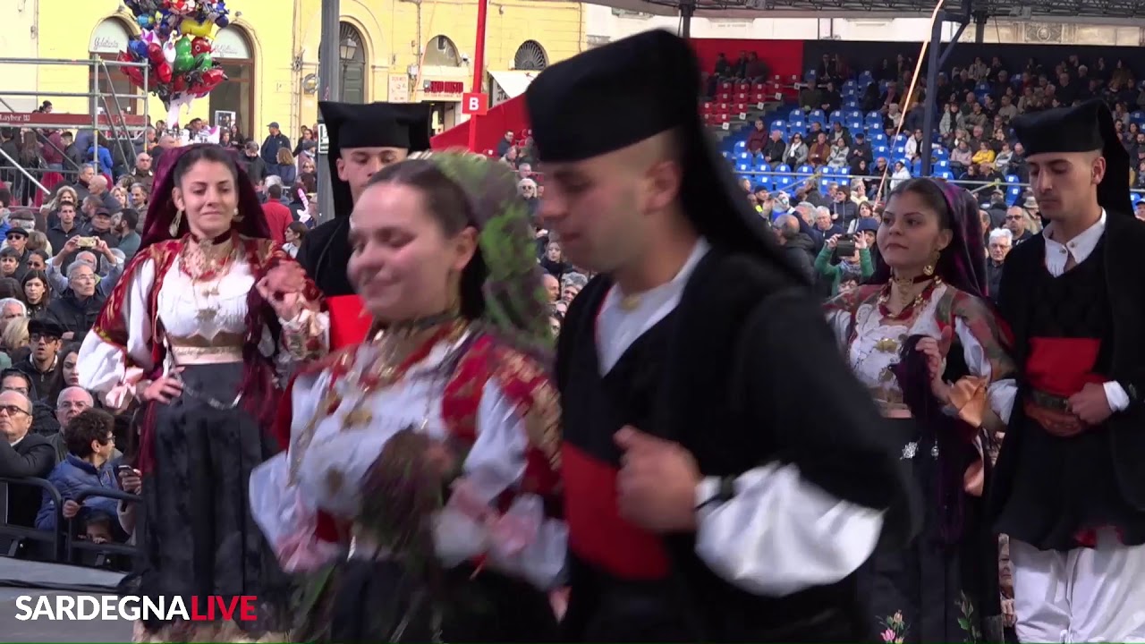 Il Gruppo Folk “Tiscali” di Dorgali alla Cavalcata Sarda 2019