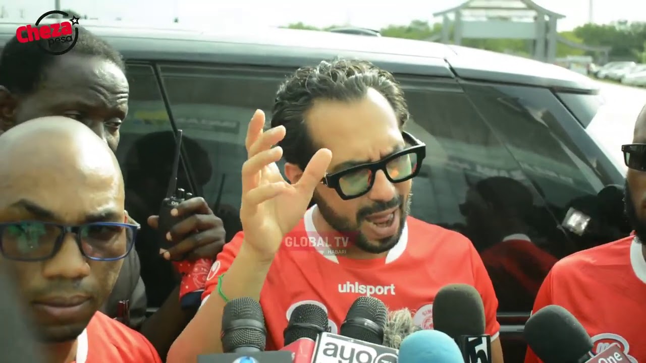 KAULI ya MOO DEWJI Alivyotua UWANJA wa MKAPA kwenye SIMBA DAY... - YouTube