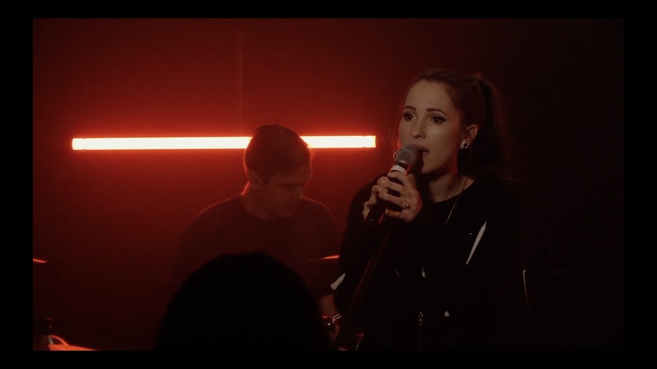 在 YouTube 上观看 Paper Ravens - Devil (Live) 在 YouTube 上观看 Paper Ravens - Devil (Live)