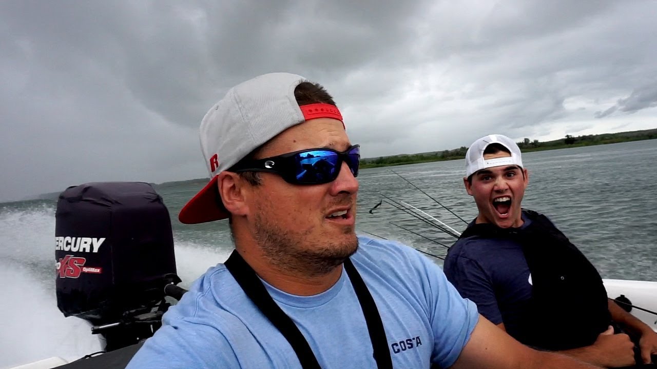 OUTRUNNING A STORM to catch BIG BASS!!!