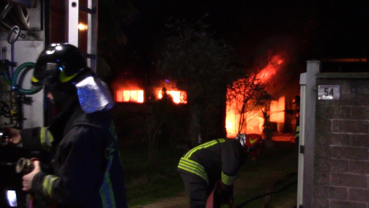 ESPLOSIONE AUTOVETTURA ARRIVO APS+AS VF LEGNANO+ABP VVF GARBAGNATE+APS SARONNO IN SIRENA(Rescaldina)