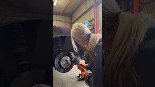 Painting the brake calipers on my A31 Nissan Cefiro!!