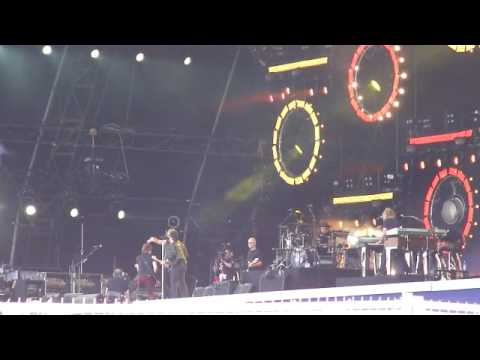Bon Jovi - Bad Medicine / Bad Case Of Loving You Live [HD] 5 6 2010 Royal Beach Scheveningen