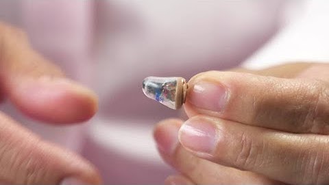 Remove Completely-In-Canal hearing aid with removal string
