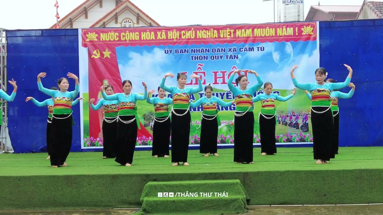 Múa Hoa Núi  Thôn Quý Long Lễ hội khai hạ truyền thống đình Làng Én , thôn Quý Tân ,xã Cẩm Tú