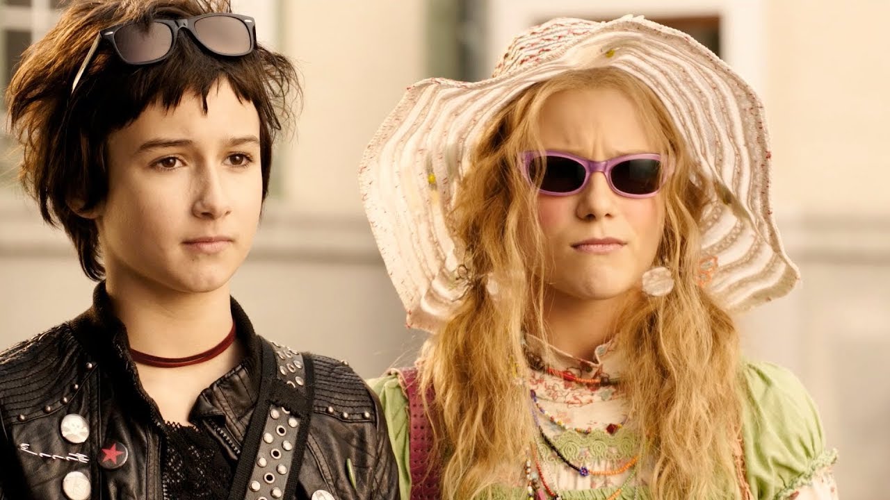 Vampire Sisters Struggle to Fit in the Human Society |VAMPIRE SISTERS EXPLAINED