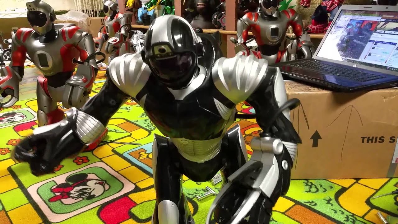 Unboxing 2nd black v2 FAIL. Broken leg