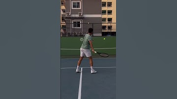 Roger Federer. Playing Tennis. 😍