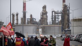 Carburants : grève reconduite chez TotalEnergies, les préfets mobilisés • FRANCE 24