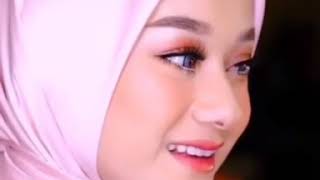 Dinda Hauw "Senyumannya Manis Banget"