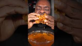 What Happens When You Mix Honeycomb With Fried Chicken?