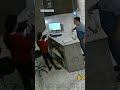 Huésped golpea y patea a recepcionista en hotel de Santa Fe #shorts