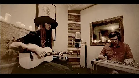 Neon Moon Sessions Ep. 1: Cynthia Hamar - Shaken