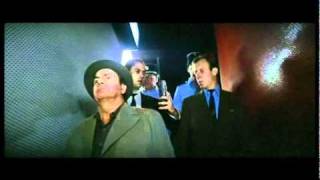 Extrait du film SUBWAY de Luc Besson - La descente de la brigade dans le métro