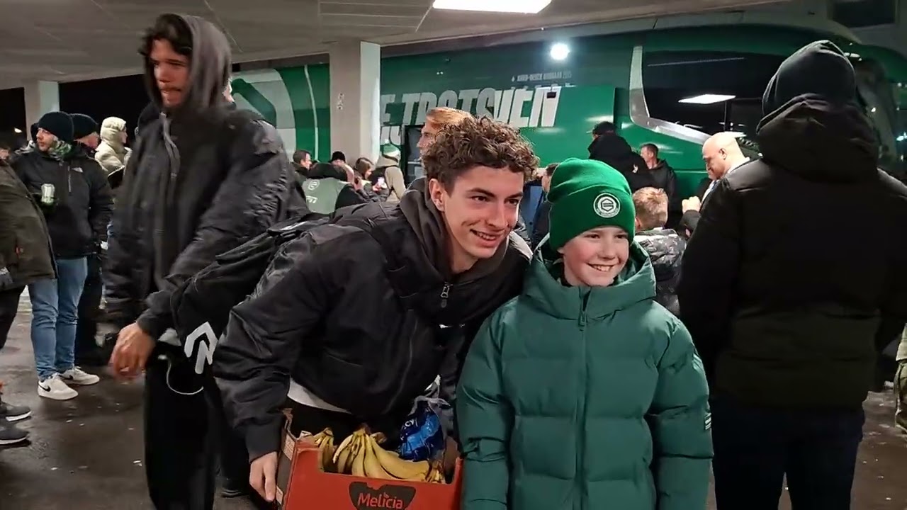 @gronac Aankomst spelersbus FC Groningen