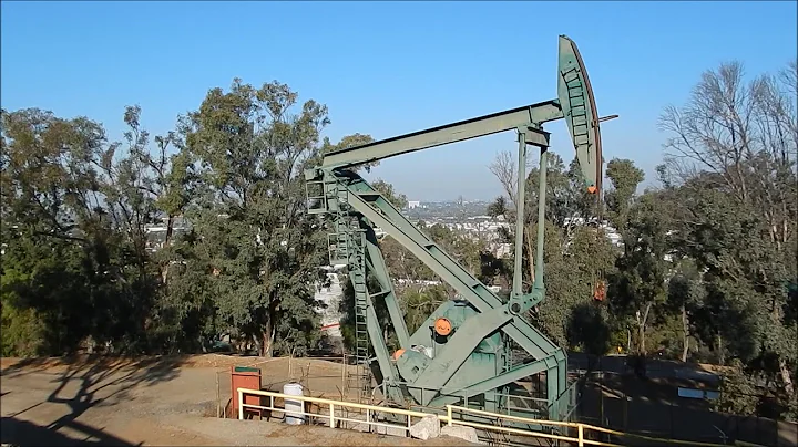 Signal Hill Trail | When oil derricks rules the landscape