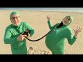 巨大水風船2Lを全身タイツの中に入れて海で割れるまで膨らませてみた！Balloon Pop Water Panic in the Beach Part3