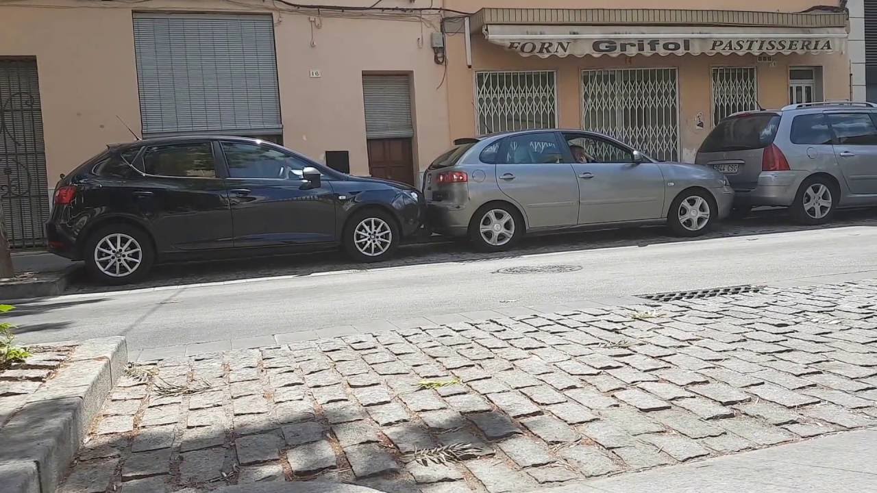 Ausparken auf Spanisch / Spain parking women