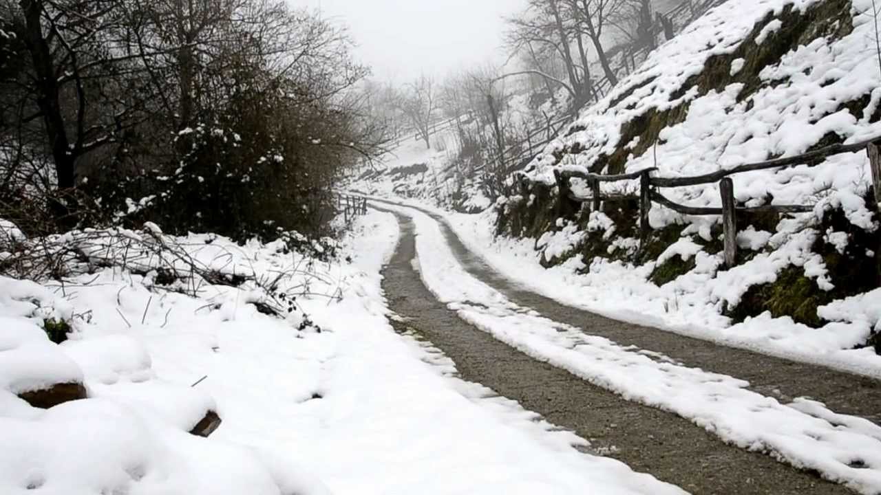 Nieva en La Ferrera (Laviana, Asturias)