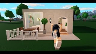 Small Bloxburg house build (13k)