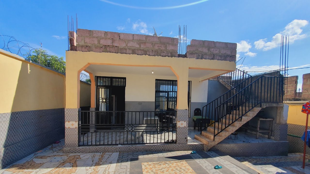 👉RDC/KINSHASA/PRIX=70 000$ À DISCUTER/PARCELLE MISE EN VENTE AVEC UN APPARTEMENT DÉJÀ FINIS