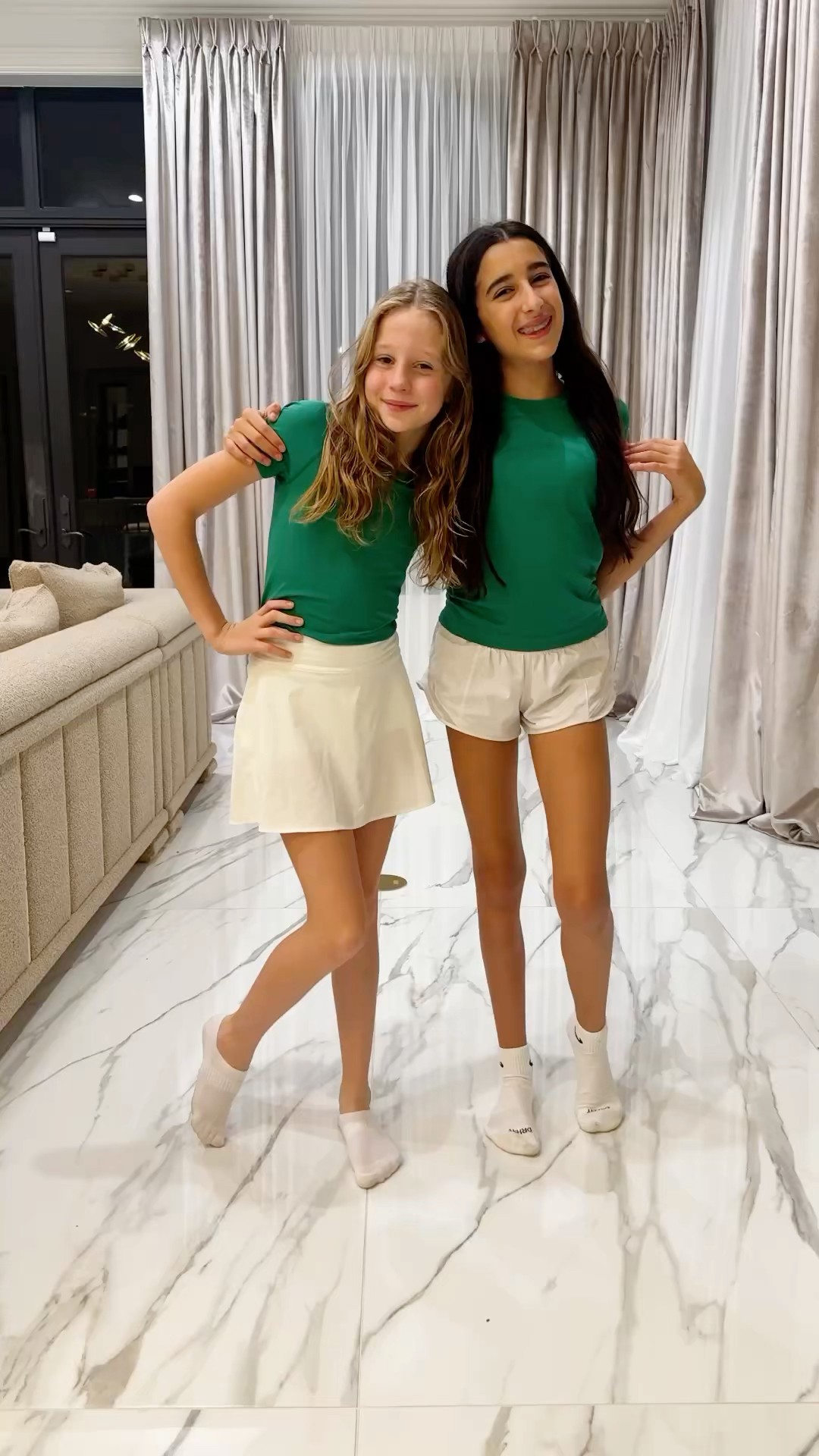 Nastya and Trendy dance with Evelyn