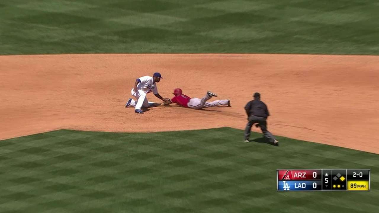 ARI@LAD: Эллис сбивает Гозевиша на второй базе