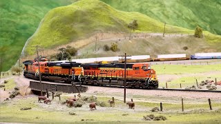 HO Scale Model Trains at The San Diego Model Railroad Museum - THE TEHACHAPI PASS