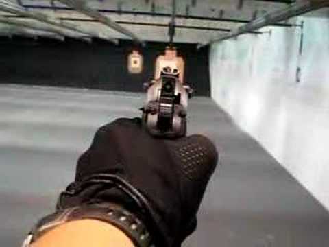 Live shooting Beretta 90-Two