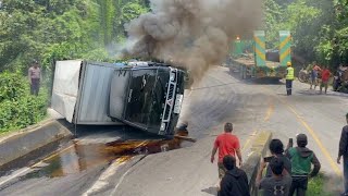 DETIK-DETIK AWAL MENEGANGKAN || Truck Di Tarik Hingga Di Seret Di Atas Aspal