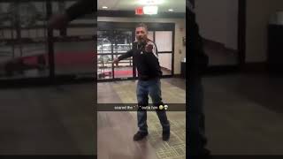 The Silent Panic Wiggle 😂🕺🏻 #funnyreact #jumpscare #silentpanic #hilarious #shorts #relatable #vibes