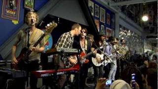 Miniatura de vídeo de "Broken Social Scene - 7/4 (Shoreline) [Live at Amoeba]"