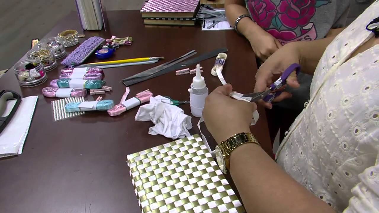 Mulher.com - 10/09/2015 - ‎Bíblia‬ encapada com fitas - Valeria Soares PT2