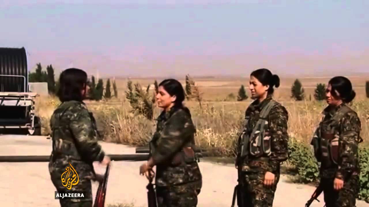 نساء كورتكين يحملن السلاح ضد داعش