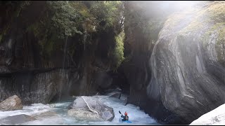 Heli kayaking on the Kokatahi